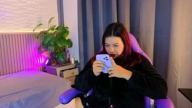 TiffanyWalk online show from November 2025 10:51:01 AM