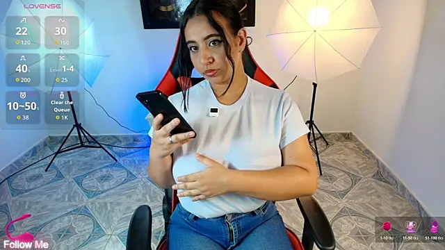 adrianax28 online show from April 2026 08:22:01 PM