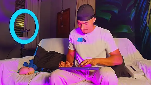 Snapshot of LiamByrne chatting on December 2025 04:07:02 AM LiamByrne online show from December 2025 04:07:02 AM