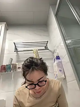 Snapshot of aa520uv chatting on April 2026 01:50:02 AM aa520uv online show from April 2026 01:50:02 AM