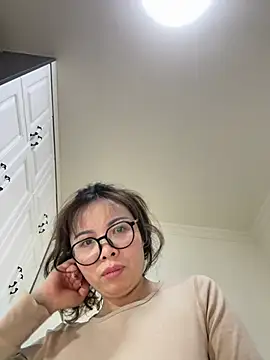 Snapshot of aa520uv chatting on April 2026 02:06:01 PM aa520uv online show from April 2026 02:06:01 PM