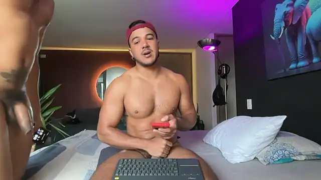 highlatin guysoficial online show from May 2026 11:41:02 AM
