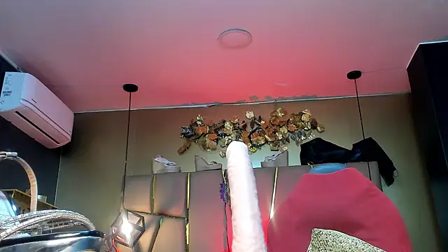 Kendraa Hot online show from April 2026 12:04:01 AM