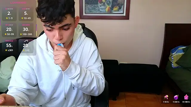 Snapshot of lukeboyce33 chatting on October 2025 09:48:01 PM lukeboyce33 online show from October 2025 09:48:01 PM