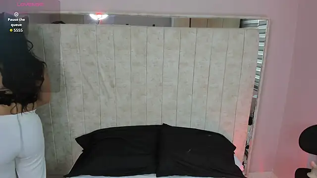 Alice 26  online show from September 2025 08:30:02 PM