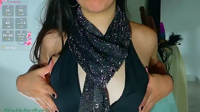 Snapshot of Emmi_Roberts chatting on November 2025 04:33:01 PM Emmi Roberts online show from November 2025 04:33:01 PM