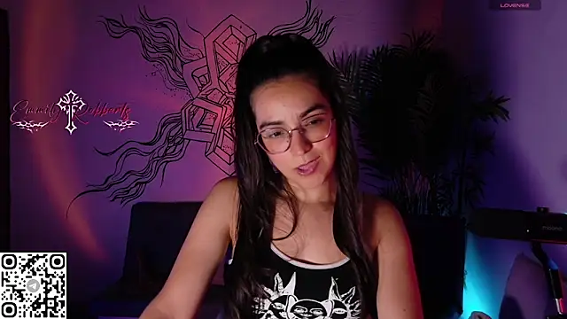 Emmi Roberts online show from May 2026 01:00:01 AM