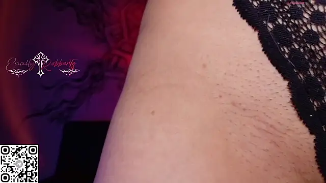Emmi Roberts online show from May 2026 01:56:01 AM