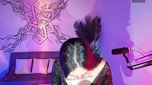 Emmi Roberts online show from June 2026 12:52:02 AM