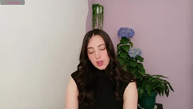 Snapshot of Rebbecawhite_meow chatting on February 2026 05:36:02 PM Rebbecawhite meow online show from February 2026 05:36:02 PM