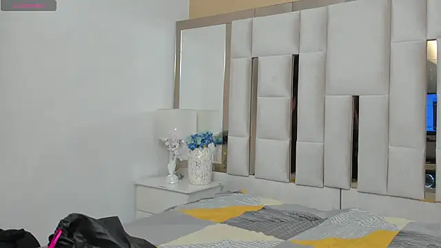 TattiBelll online show from November 2025 11:56:02 AM