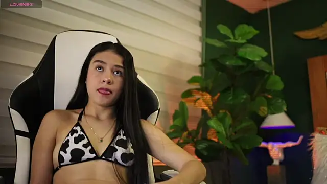 Danaa Rouse online show from October 2025 08:53:02 PM