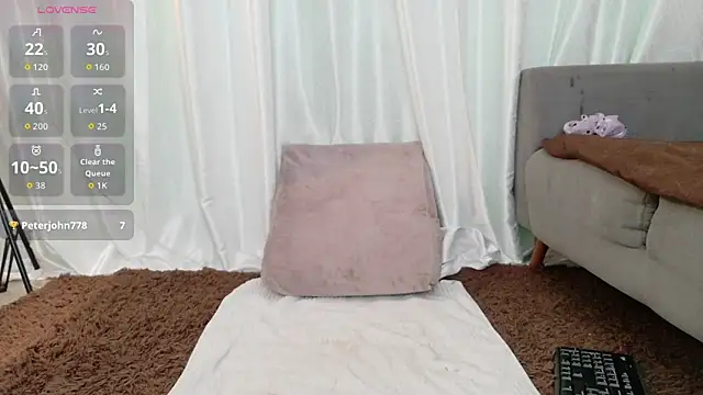 YuliethPetite online show from May 2026 01:17:02 PM