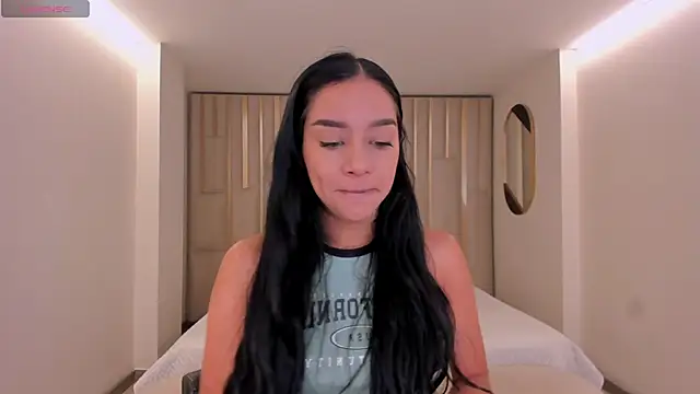 Snapshot of AmaliaCrus chatting on April 2026 08:11:01 PM AmaliaCrus online show from April 2026 08:11:01 PM