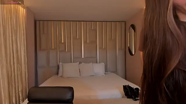 MaiaCollins online show from December 2025 06:49:01 PM