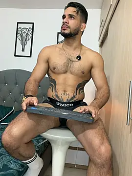 Maximiliano ford online show from May 2026 10:42:02 AM