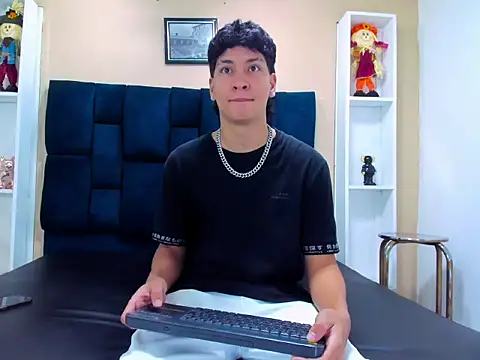 Jhojan twink online show from November 2025 12:59:03 PM