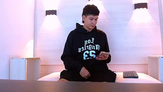 Jhojan twink online show from December 2025 12:32:01 PM