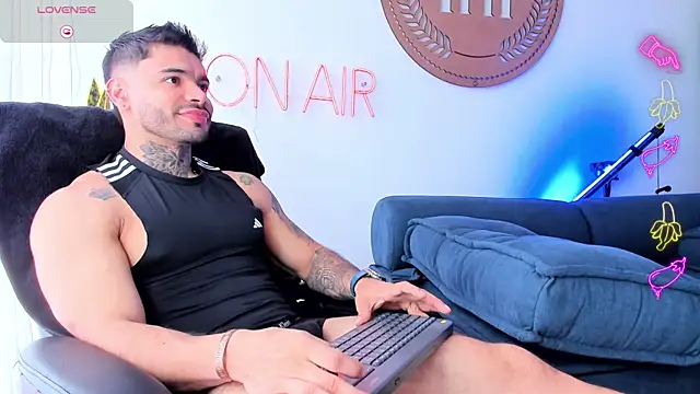 Snapshot of thiagoferrari2 chatting on October 2025 05:01:01 PM thiagoferrari2 online show from October 2025 05:01:01 PM