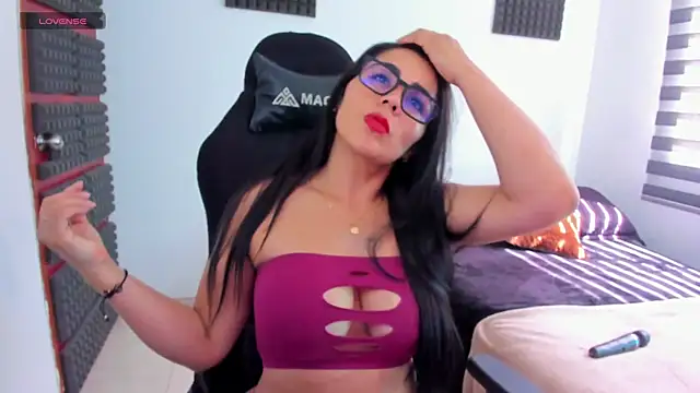 hannarusso online show from May 2026 07:09:02 PM