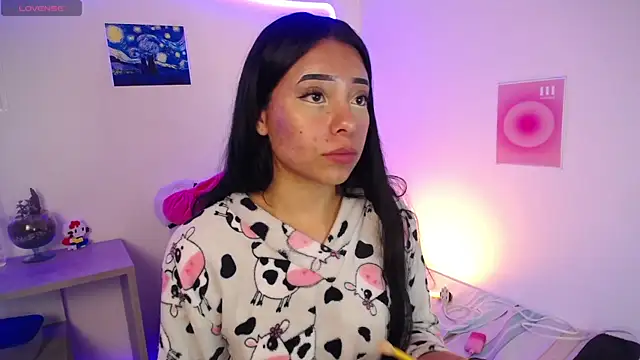 Snapshot of Emilybutterfly1 chatting on September 2025 08:52:01 AM Emilybutterfly1 online show from September 2025 08:52:01 AM