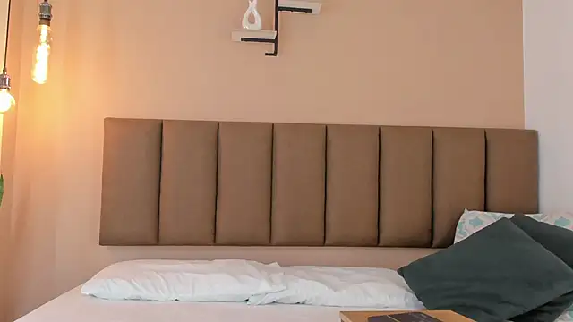 Snapshot of honeygray02 chatting on October 2025 12:03:01 PM honeygray02 online show from October 2025 12:03:01 PM