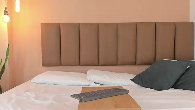 Snapshot of honeygray02 chatting on October 2025 12:23:01 PM honeygray02 online show from October 2025 12:23:01 PM