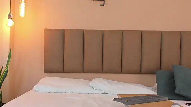 Snapshot of honeygray02 chatting on October 2025 12:39:02 PM honeygray02 online show from October 2025 12:39:02 PM