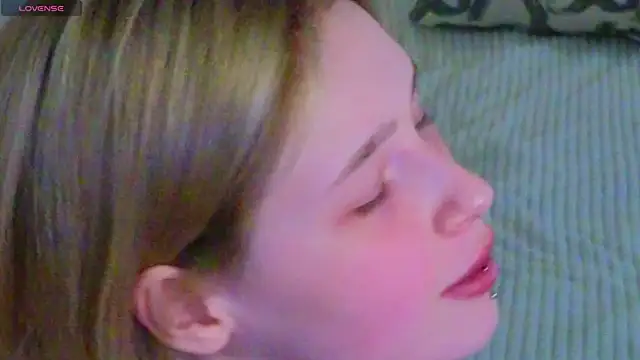 Snapshot of Tara_Lawson chatting on April 2026 10:59:01 AM Tara Lawson online show from April 2026 10:59:01 AM