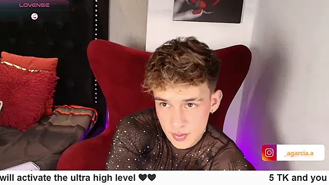 LiamWildx20 online show from October 2025 12:33:02 AM