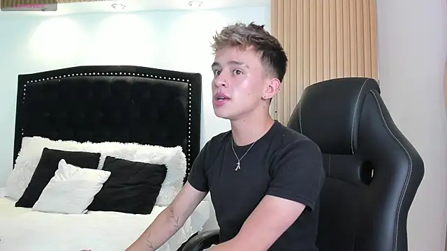 LiamWildx20 online show from July 2026 04:30:01 AM