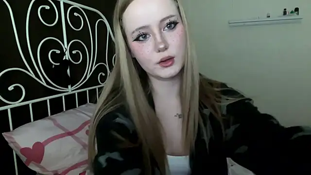 LolyaMin online show from April 2026 07:22:01 PM