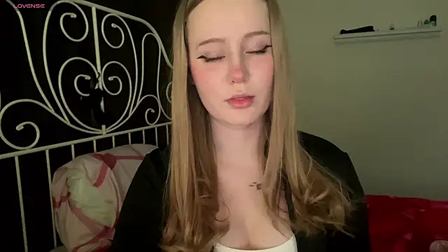 LolyaMin online show from April 2026 07:44:01 PM