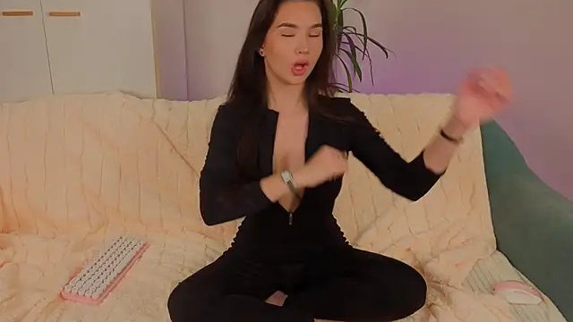 EmiliaDroll online show from November 2025 04:37:01 AM