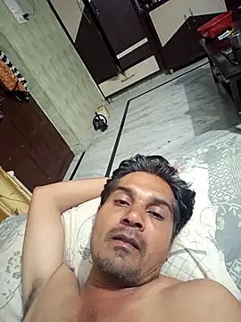 Snapshot of johnny8731 chatting on May 2026 06:02:02 PM johnny8731 online show from May 2026 06:02:02 PM