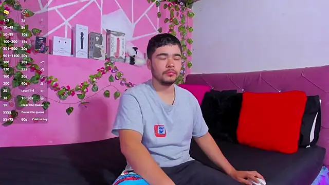 Snapshot of _mia_and_mike_ chatting on March 2025 11:33:02 AM mia and mike online show from March 2025 11:33:02 AM