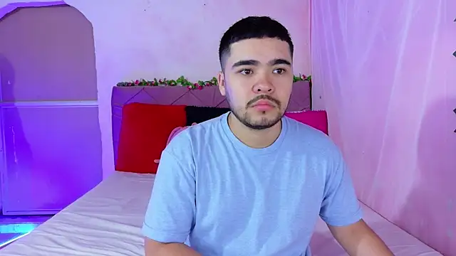 Snapshot of _mia_and_mike_ chatting on October 2025 02:14:01 PM mia and mike online show from October 2025 02:14:01 PM