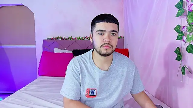 Snapshot of _mia_and_mike_ chatting on October 2025 12:50:01 PM mia and mike online show from October 2025 12:50:01 PM