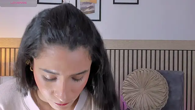 hanna mils online show from September 2025 03:39:01 AM