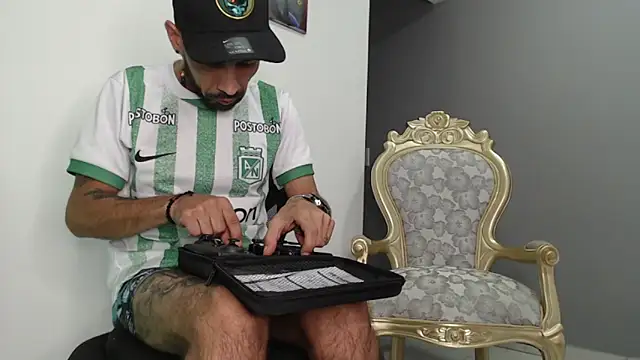 Snapshot of bigdick_monster1 chatting on December 2025 11:47:01 AM bigdick monster1 online show from December 2025 11:47:01 AM