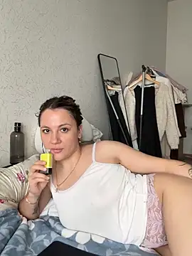 Snapshot of mollygirll chatting on September 2025 09:25:02 AM mollygirll online show from September 2025 09:25:02 AM