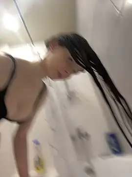 Snapshot of MilaBee chatting on March 2025 03:57:02 PM MilaBee online show from March 2025 03:57:02 PM