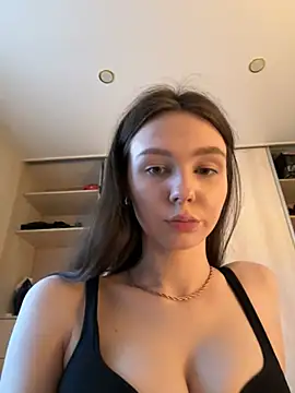 Snapshot of MilaBee chatting on March 2025 12:14:02 PM MilaBee online show from March 2025 12:14:02 PM