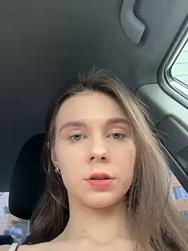 Snapshot of MilaBee chatting on October 2025 09:32:01 AM MilaBee online show from October 2025 09:32:01 AM