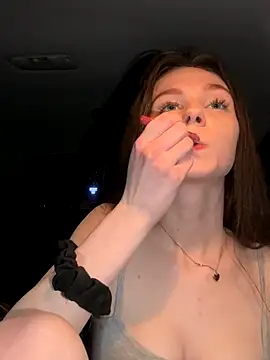 MilaBee online show from November 2025 11:05:02 AM