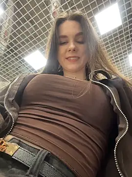 MilaBee online show from March 2026 05:18:01 AM