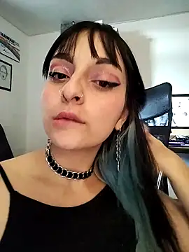 Snapshot of KARINNA__RAVEN chatting on November 2025 10:14:01 PM KARINNA RAVEN online show from November 2025 10:14:01 PM