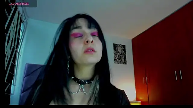 KARINNA  RAVEN online show from May 2026 10:03:01 PM