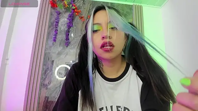 Snapshot of midory_ chatting on September 2025 04:12:02 AM midory online show from September 2025 04:12:02 AM