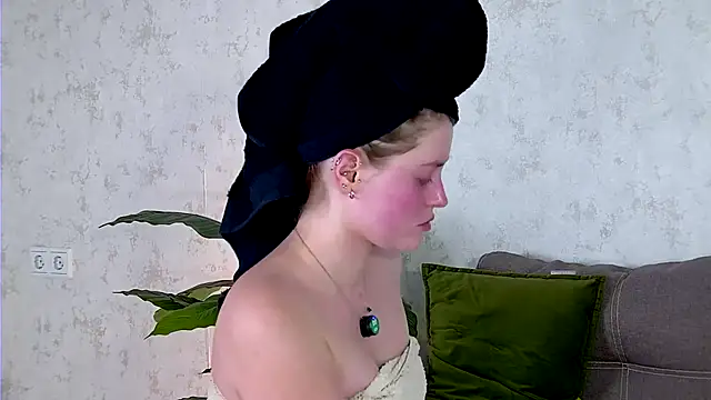 AshleyD  online show from September 2025 02:45:01 AM